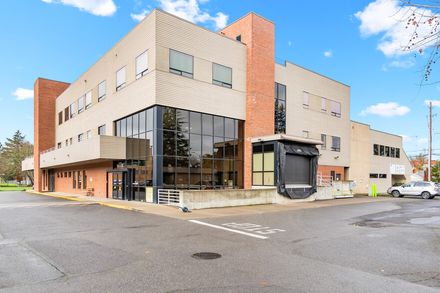 Primary Photo Of 1813 W Harvard Ave, Roseburg Medical For Lease