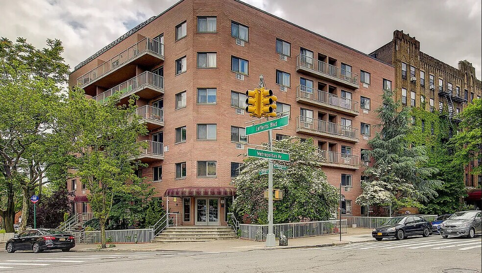 More Photos Of 11882 Metropolitan Ave, Kew Gardens Office For Sale