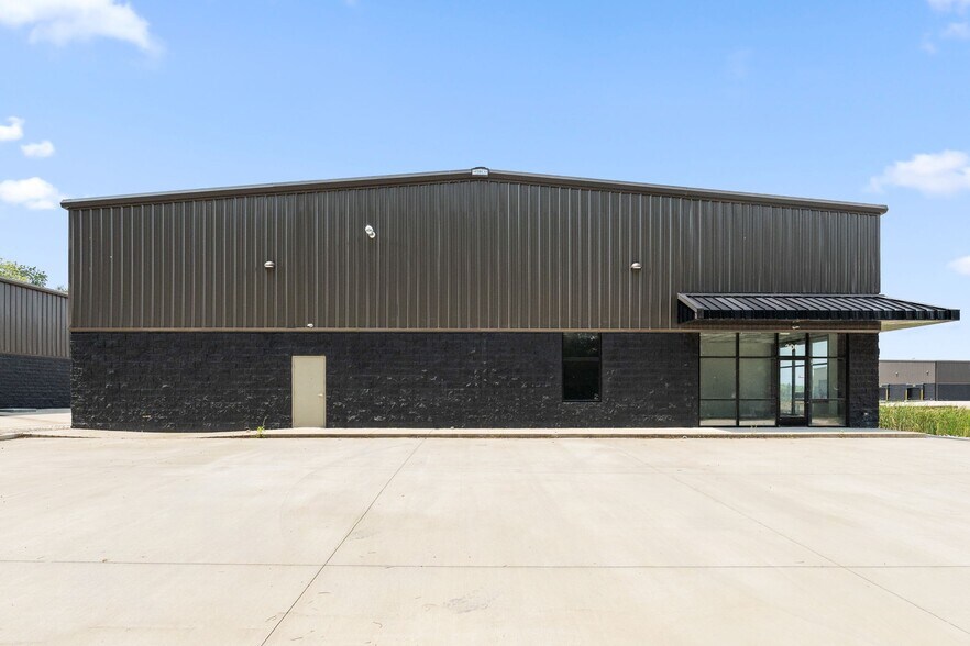 More Photos Of 1170 Dunlop Ln, Clarksville Industrial For Lease