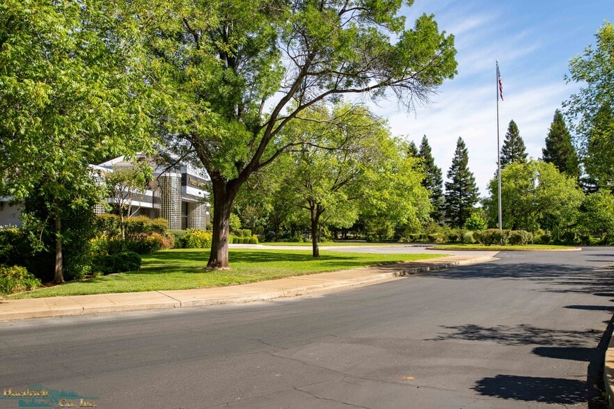 More Photos Of 5800 Airport Rd, Redding Warehouse For Lease