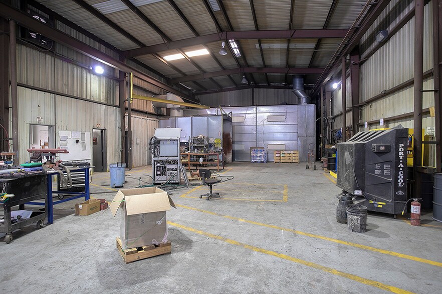 More Photos Of 6031 Fm 2767, Tyler Warehouse For Lease