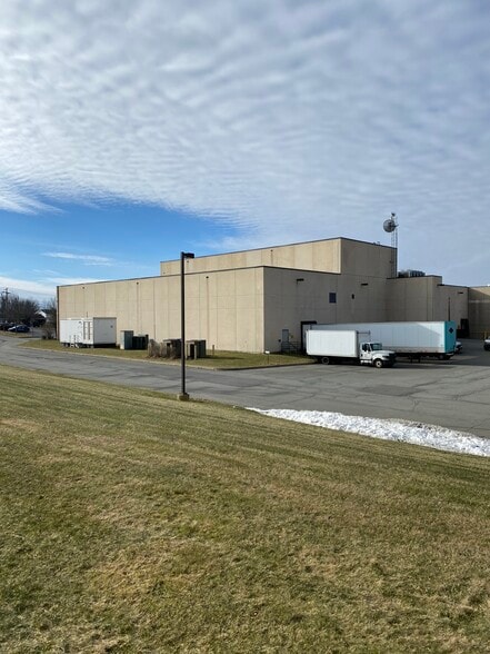 More Photos Of 45 Commerce Dr, Waverly Distribution For Sale