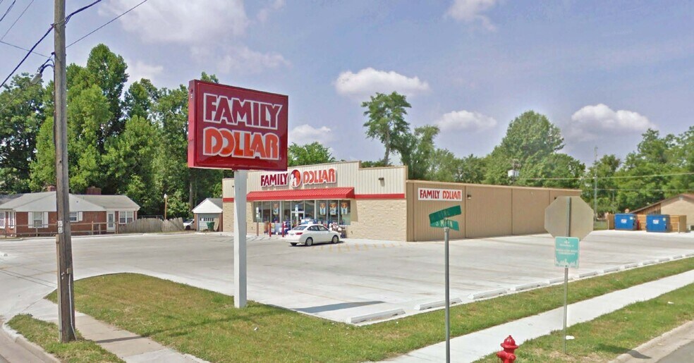 Primary Photo Of 601 S Main St, Charleston Freestanding For Sale