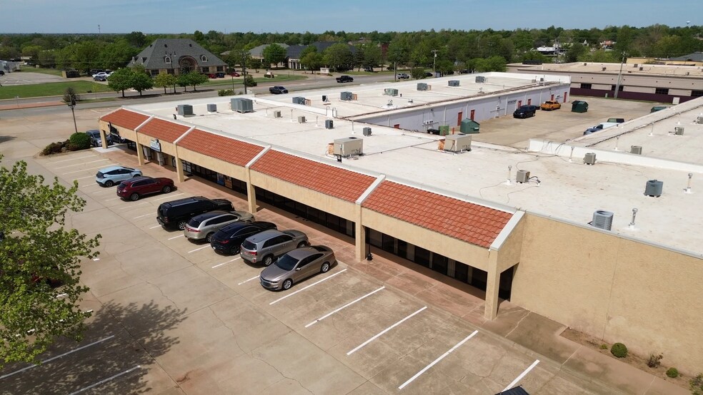 More Photos Of 1700-1738 S Kelly Ave, Edmond General Retail For Lease