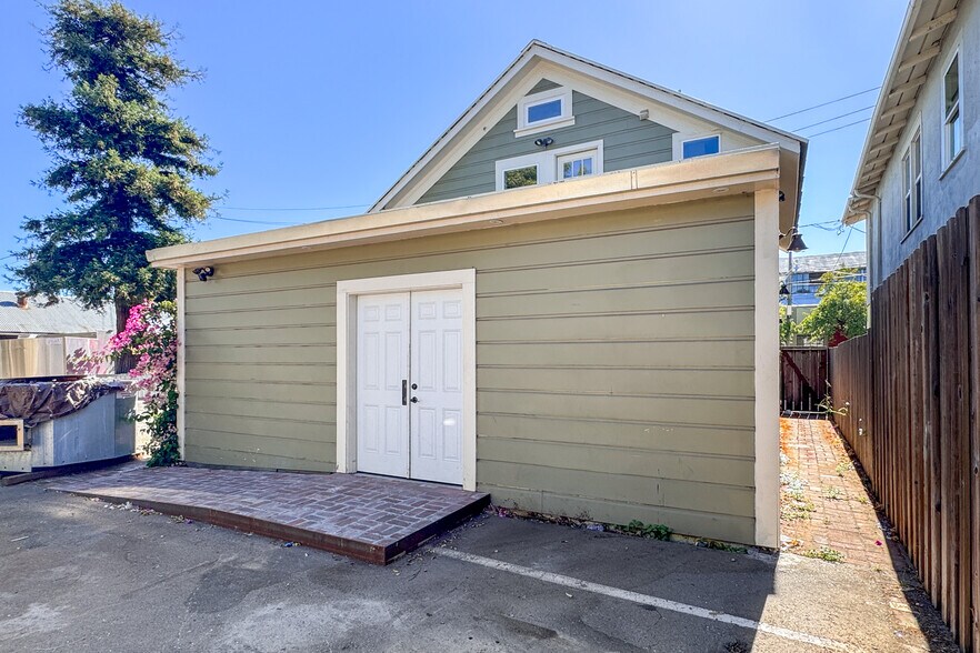 More Photos Of 5874 Doyle St, Emeryville Office For Sale