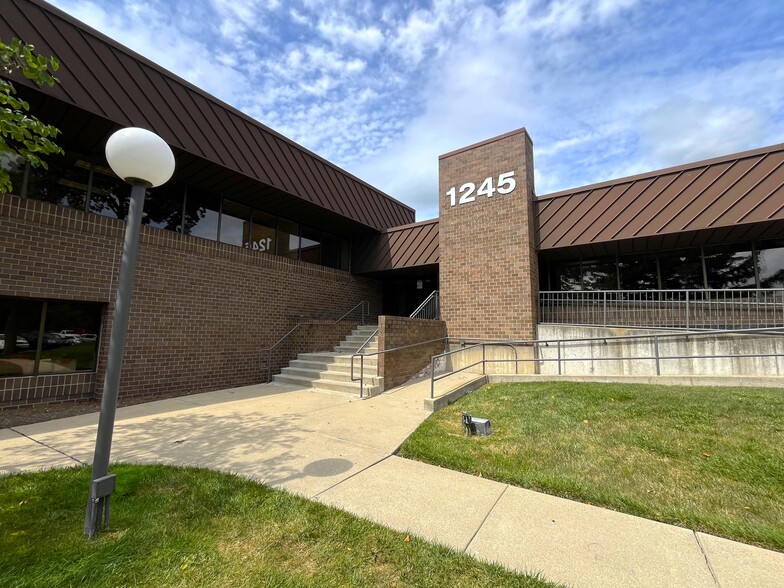 More Photos Of 1245-1247 Milwaukee Ave, Glenview Office For Lease