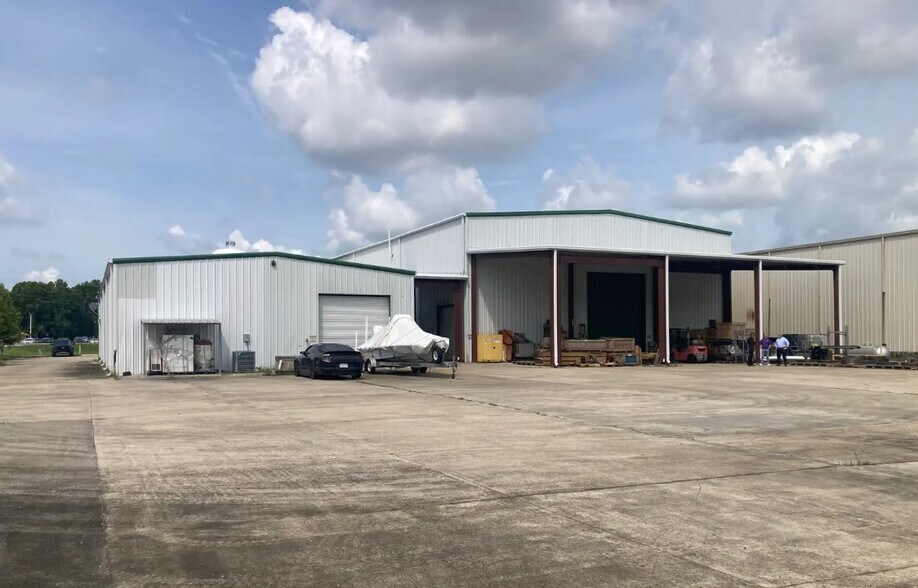 More Photos Of 11997 Airline Hwy, Baton Rouge Warehouse For Lease