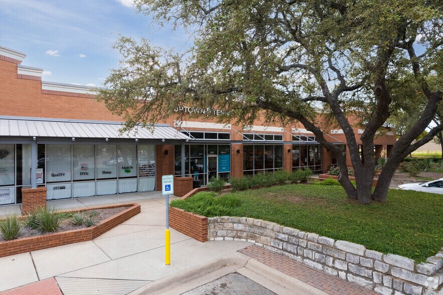 More Photos Of 13435 N Research Blvd, Austin General Retail For Lease