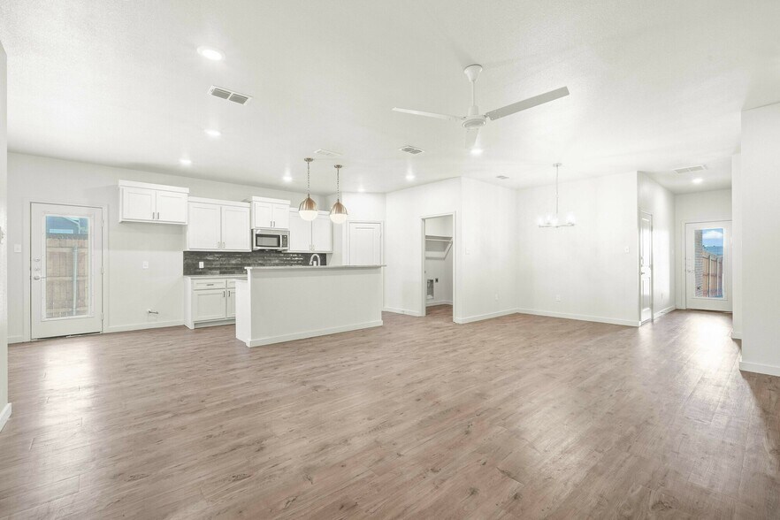 More Photos Of 10911 Albany Ave, Lubbock Specialty For Sale