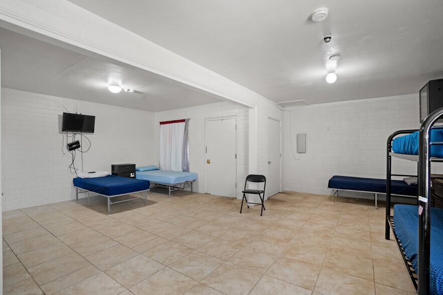 More Photos Of 1324 Broadway, Santa Maria Dormitory For Lease