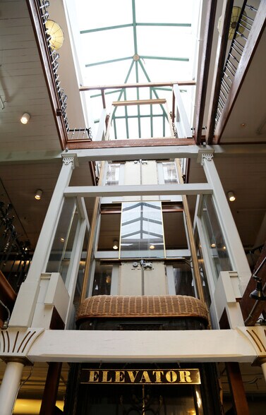 More Photos Of 2217 Strand St, Galveston General Retail For Sale