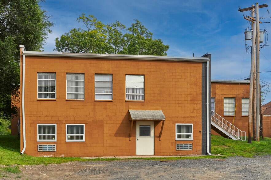 More Photos Of 7401 S Broadway, Red Hook Office For Sale