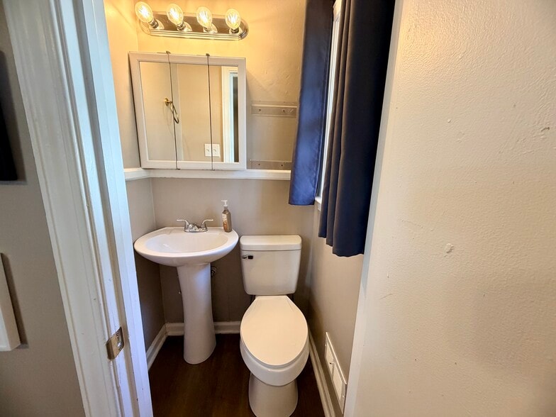 More Photos Of 1400 Pearman Dairy Rd, Anderson Office For Sale