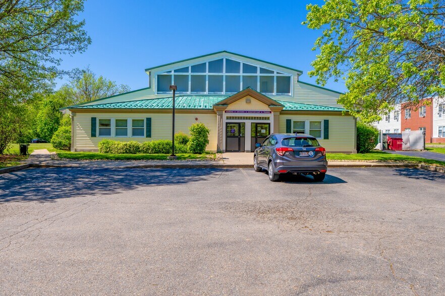 More Photos Of 150 Boston Post Rd, Sudbury Veterinarian Kennel For Sale
