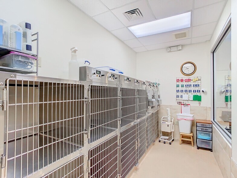 More Photos Of 7313 Lake Underhill Rd, Orlando Freestanding For Sale