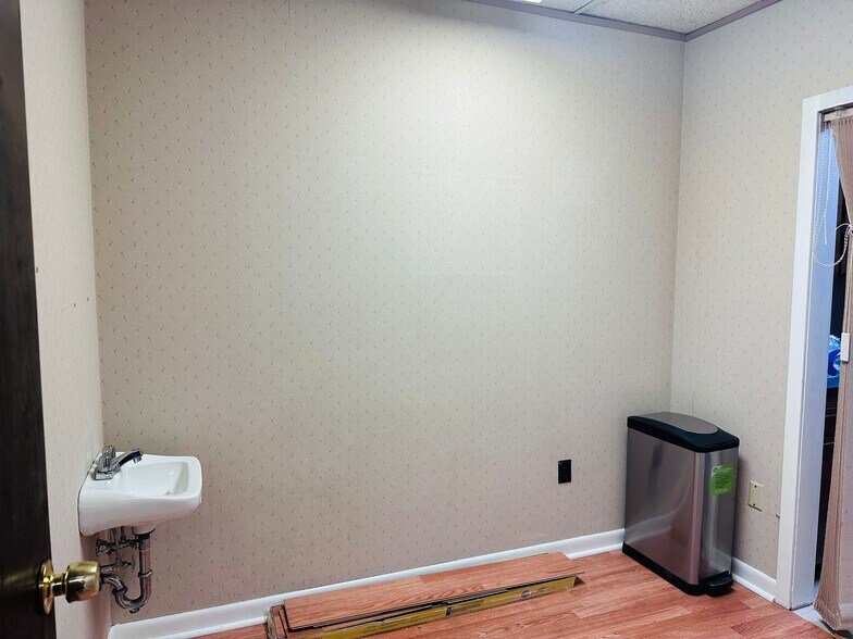 More Photos Of 1233 Berlin Rd, Voorhees Medical For Sale