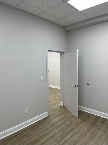 More Photos Of 1527 Franklin Ave, Mineola Office For Lease