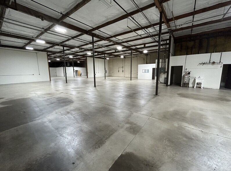 More Photos Of 5565 SE International Way, Milwaukie Warehouse For Lease