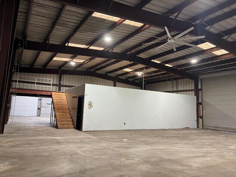 More Photos Of 3823 Fm 1128 Rd, Pearland Light Distribution For Lease