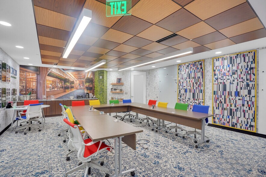 More Photos Of 31700 Middlebelt Rd, Farmington Hills Office For Lease