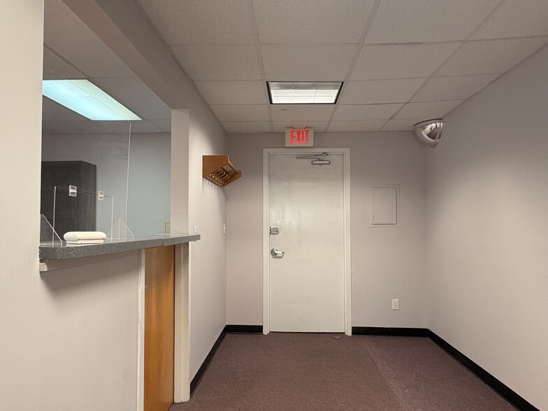 More Photos Of 2 Byram Brook Pl, Armonk Medical For Lease
