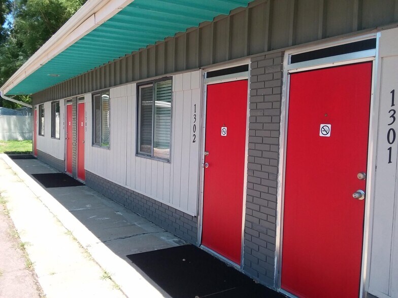 More Photos Of 1313 W Cherry St, Vermillion Hotel For Sale