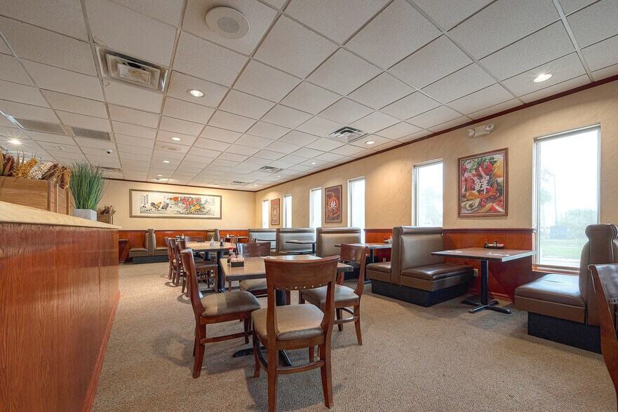 More Photos Of 1127 Marina Bay Dr, Kemah Restaurant For Sale