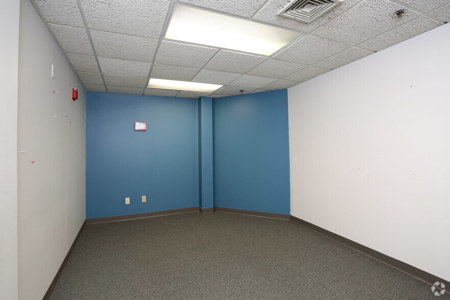 More Photos Of 213-221 Main St, Hartford Office For Sale