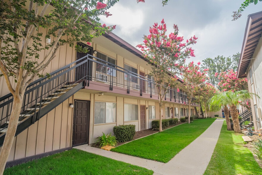 More Photos Of 549 N Tustin Ave, Santa Ana Apartments For Sale