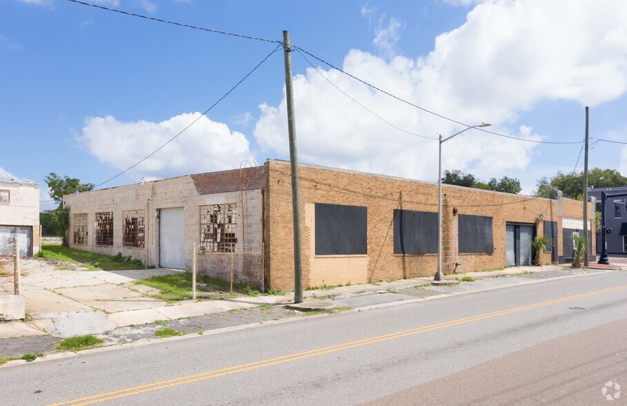 More Photos Of 1100 N Main St, Jacksonville Office For Lease