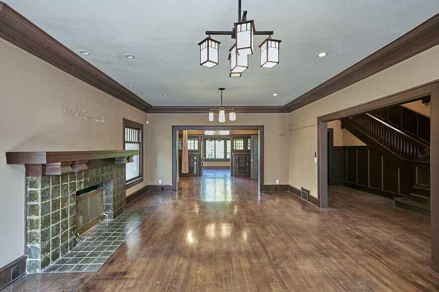 More Photos Of 658 S Bronson Ave, Los Angeles Office Residential For Sale