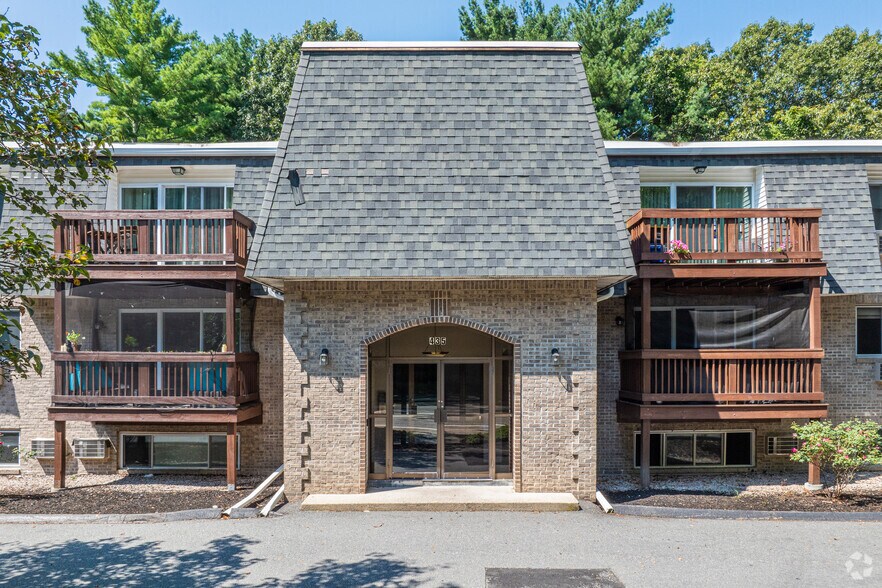 More Photos Of 383-435 Oaklawn Ave, Cranston Apartments For Sale