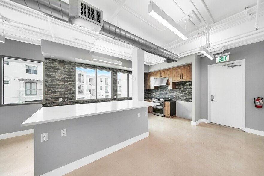 More Photos Of 2210-2280 Newport Blvd, Newport Beach Apartments For Lease