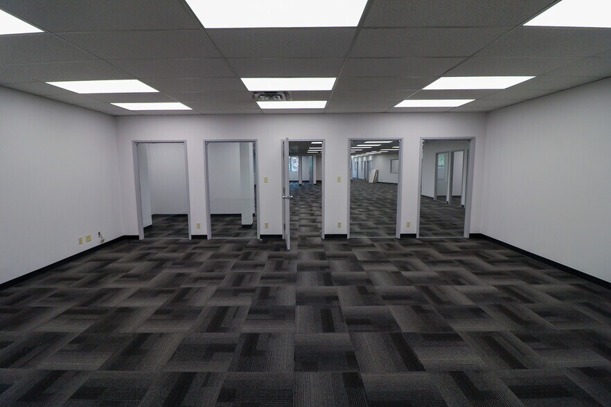 More Photos Of 1530 27th Ave NE, Calgary Light Distribution For Lease