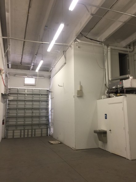 More Photos Of 10601-10677 NW 122nd St, Medley Warehouse For Lease