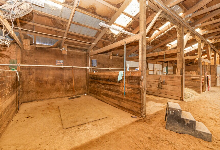 More Photos Of 7195 Singer Rd, Dayton Horse Stables For Sale
