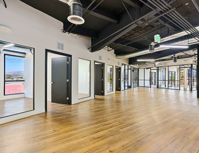 More Photos Of 135 W Magnolia Blvd, Burbank Loft Creative Space For Lease