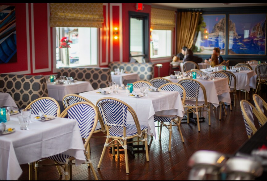 More Photos Of 301 Oak St, Brentwood Restaurant For Sale