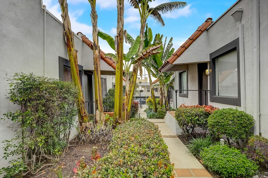 More Photos Of 201 N Occidental Blvd, Los Angeles Movie Radio TVStudio For Sale