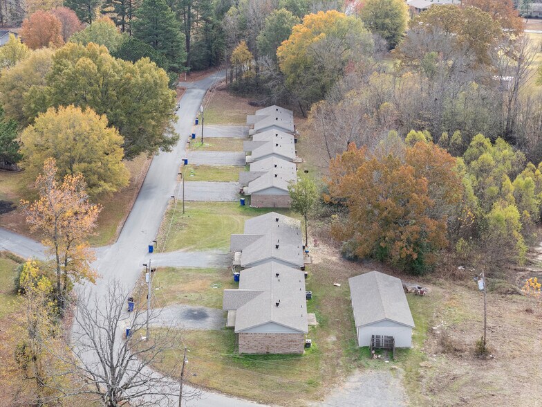 More Photos Of 16 Linder Rd, Greenbrier Apartments For Sale