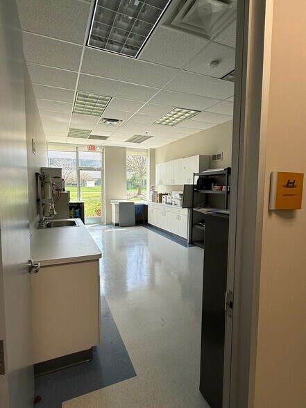 More Photos Of 29770 Hudson Dr, Novi Research And Development For Sale