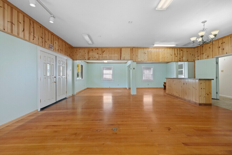 More Photos Of 1137 CA-4 Hwy, Arnold General Retail For Sale