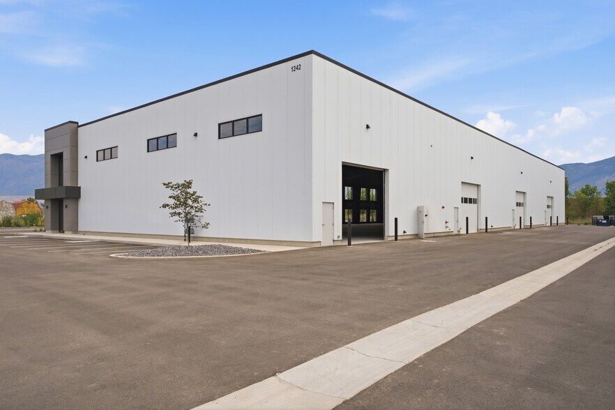 More Photos Of 1242 N 2000 W, Farr West Light Manufacturing For Sale