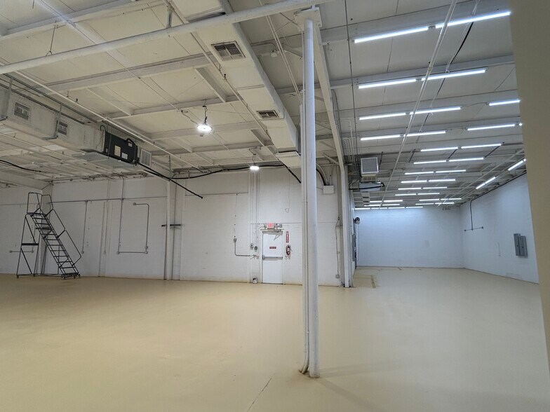 More Photos Of 7400 US Highway 19, New Port Richey Storefront For Lease
