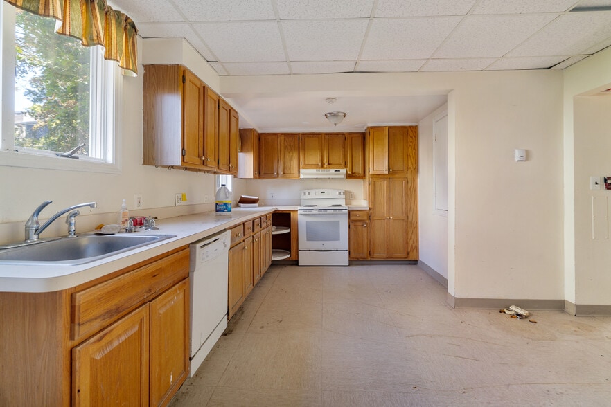 More Photos Of 17 Monmouth St, Somerville Apartments For Sale