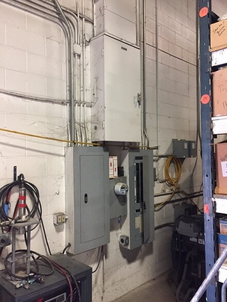 More Photos Of 41158 Koppernick Rd, Canton Warehouse For Lease