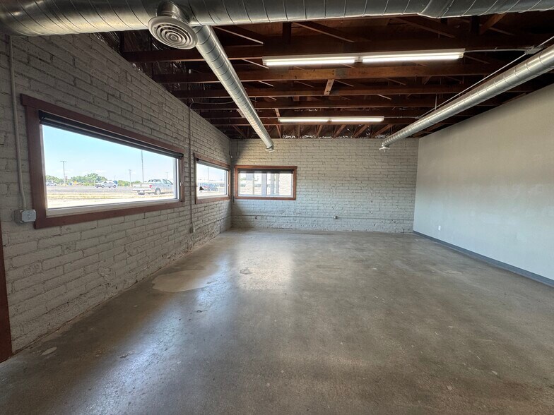 More Photos Of 12911 Us-71 Hwy, Grandview Freestanding For Lease