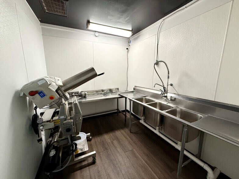 More Photos Of 105 S Water St, Nixa Restaurant For Sale