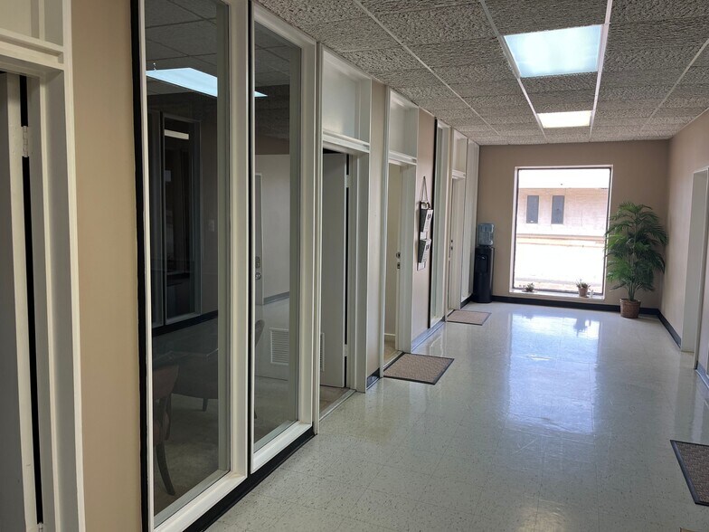 More Photos Of 402 S Ragsdale St, Jacksonville Office For Sale