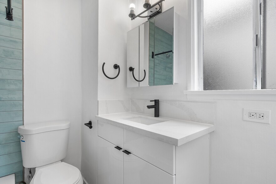 More Photos Of 924 Termino Ave, Long Beach Apartments For Sale